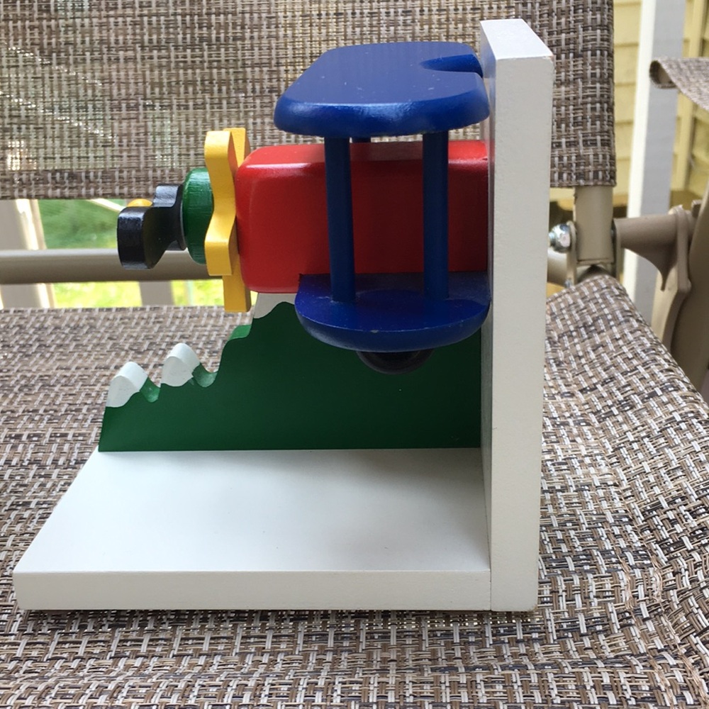 Adorable Airplane Bookends - Picture 6 of 12
